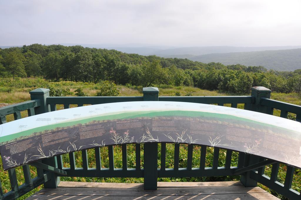 Shepherd Mountain Inn & Suites Pilot Knob Pokoj fotografie