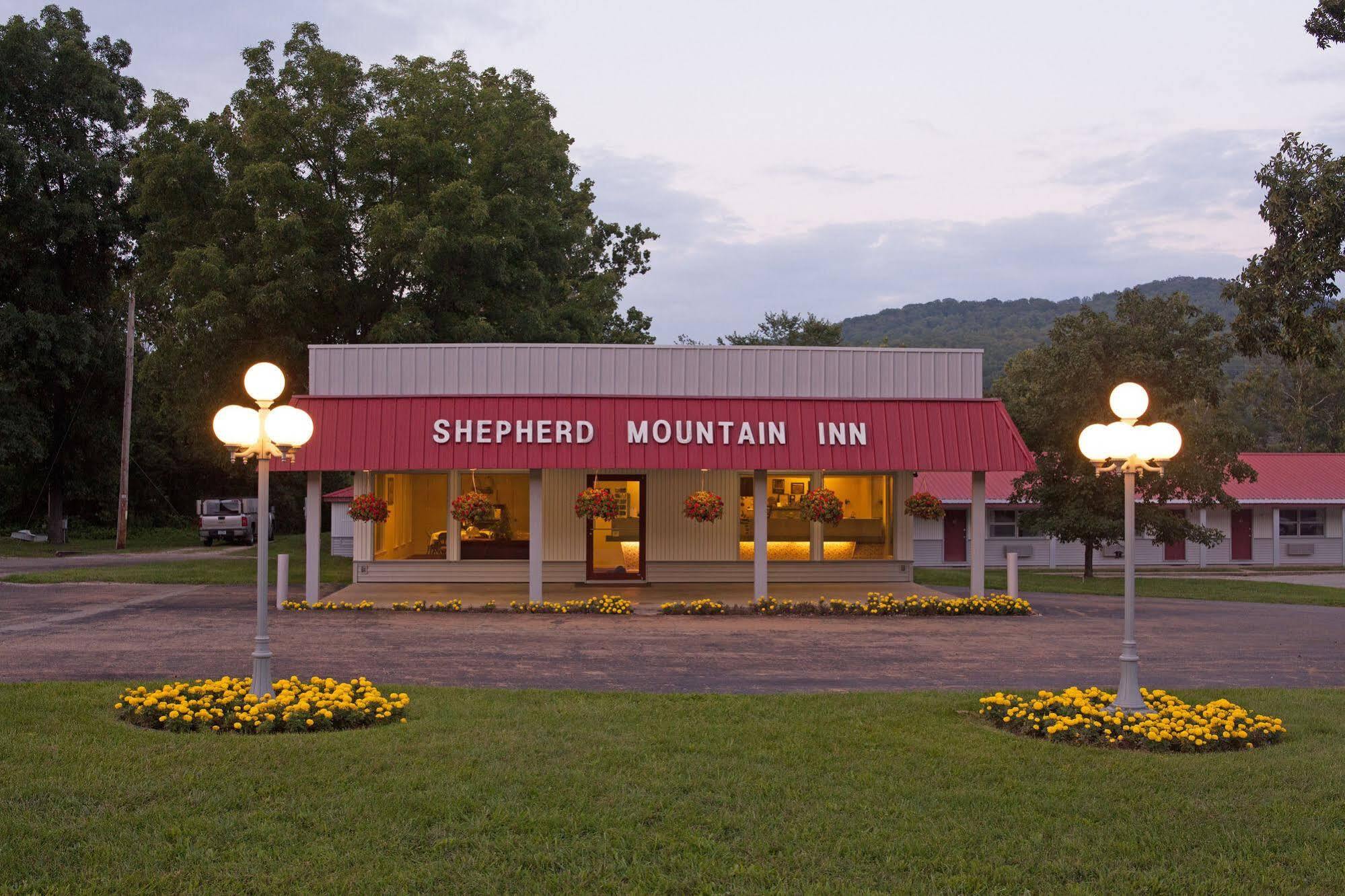 Shepherd Mountain Inn & Suites Pilot Knob Exteriér fotografie