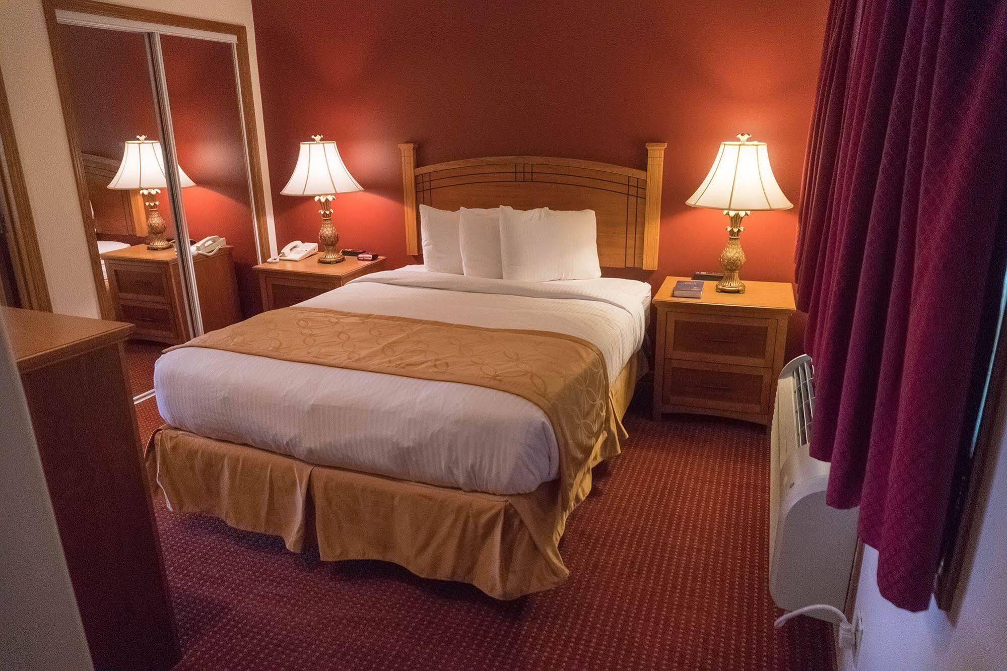 Shepherd Mountain Inn & Suites Pilot Knob Exteriér fotografie